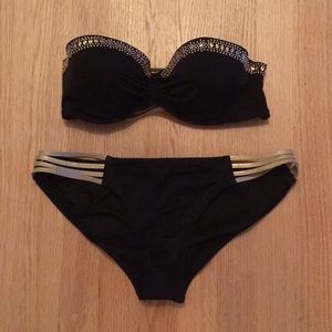 Victoria’s Secret bikini